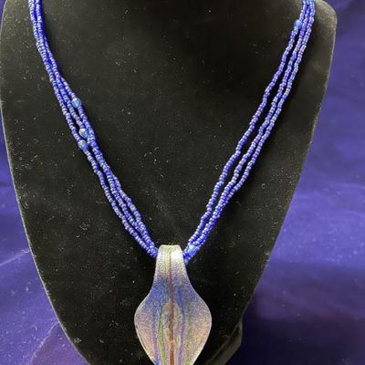 blue beaded necklace w/pendant