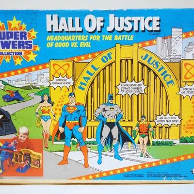1165	KENNER SUPER POWERS COLLECTION 1984 HALL OF JUSTICE HEADQUARTERS PLAYSET, NEW IN BOX. BOX MAY HAVE SOME WEAR. BOX MEASURES APP. 26...