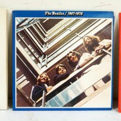 1014	THE BEATLES 1978 COLOR VINYL ALBUMS INCLUDES THE WHITE ALBUM, THE BLUE ALBUM & THE RED ALBUM, DISCS ARE ALL THE CORRESPONDIG COLORS
