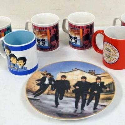 1048	LOT OF COLLECTIBLE BEATLES MUGS & DECORATIVE PLATE 8 1/2 IN
