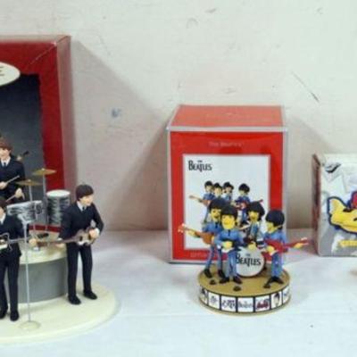 1046	LOT OF CONTEMPORARY BEATLE COLLECTIBLES INCLUDES KEEPSAKE ORNAMENT & HEIRLOOM ORNAMENT COLLECTION & CORGI CLASSICS YELLOW SUBMARINE
