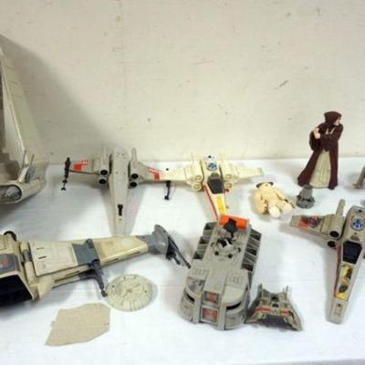 1081	STAR WARS LARGE LOT OF TOYS AND PARTS AS FOUND
