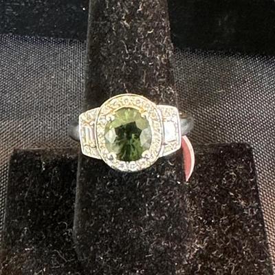 18k gold green sapphire and diamond ring