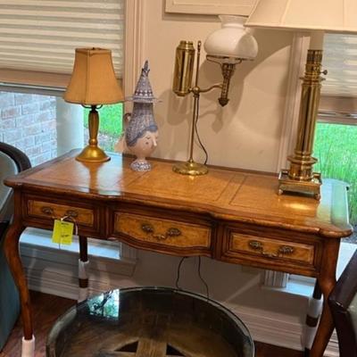 French writing desk that MUST be seen