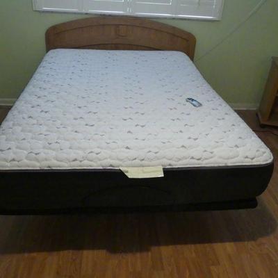 Lunak Adjustable Bed with Sleepy Slumber Firm Queen Mattress