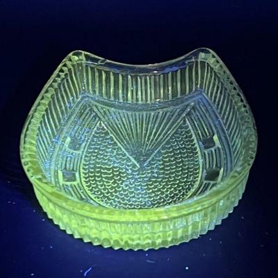 Glowing Owl Ashtray - UV Reactive!
 Uranium Glass