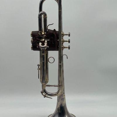 Vintage Trumpet In Case
Bell is Engraved, 'Resin-Tempered Bell Custom Built by E Benge, Los Angeles, Calif.'