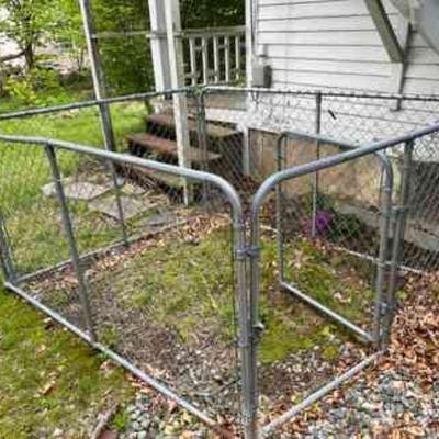 Chain Link Dog Pen With Gate

