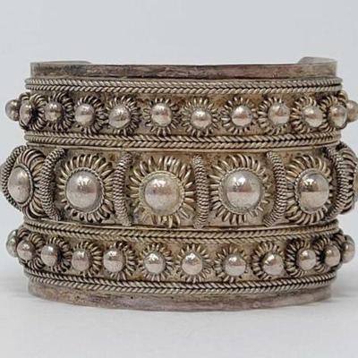 #900 â€¢ Sterling Silver Wire Flower Cuff, 94g