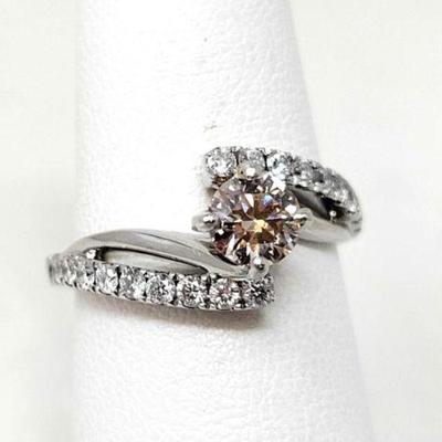 #702 • 14k Gold Diamond Ring, 4g
