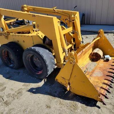 #80 â€¢ CASE 4 Wheel Skid Steer with 2 in 1 Bucket