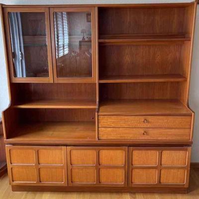 Mid Century Modern Wall Cabinet/Display.  Great Sideboard for a dining room