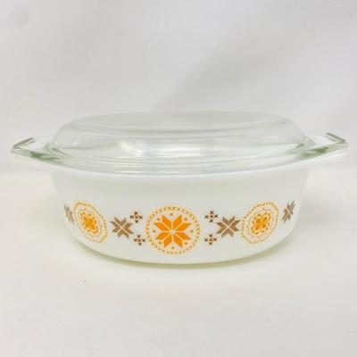 Lot #110  - Vintage 1960's Town Country 1.5 Qt Pyrex w/ Lid- Oval Shaped #043