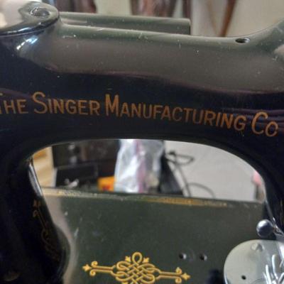 Singer Featherweight 210 sewing machine