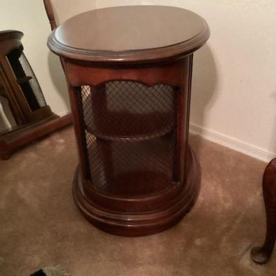 vintage oval side table with metal sides
24 in. wide
18 1/4 in. deep
22 3/4 tall
($50.00)