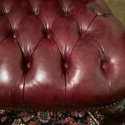 Burgundy Tufted Executive Leather Office Library Arm Chair
25 in. wide
21 in. tall at seat
22 1/2 in. deep
39 in. tall at back
($90.00)