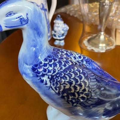Vintage Delft style blue & white duck
