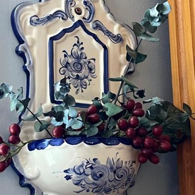 Vintage blue & white lavabo style wall planter