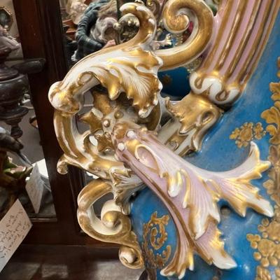Close pictures of French vase