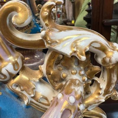 Close picture of French vase 