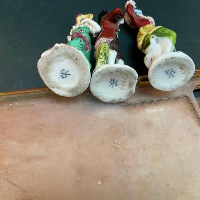 Makers mark on three porcelain pieces 