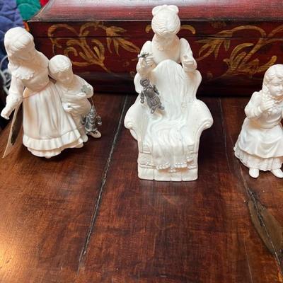 Brisk statues of children playing with marionettes.