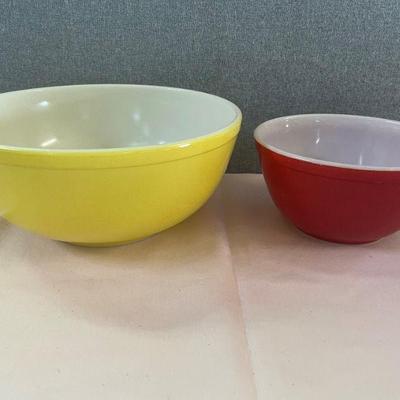 2-vintage Pyrex bowls