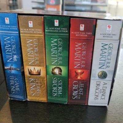 Game of Thrones 5 book box set - George R.R. Martin