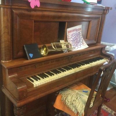 Upright piano