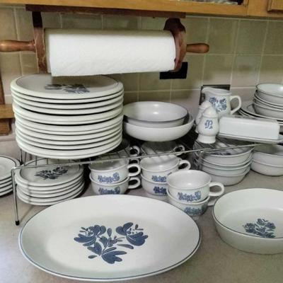 Pfaltzgraff Yorktowne dinnerware