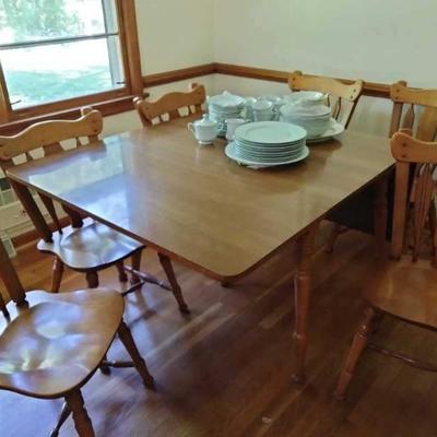 Maple dining table/chairs