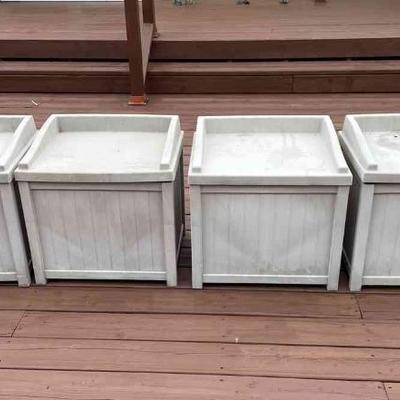 4 storage containers