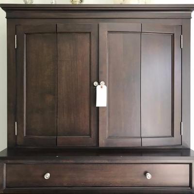 Ethan Allen TV cabinet with drawer $189
43 X 16 X 40"