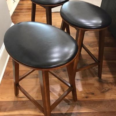 Frontgate oval barstools $99 each
3 available 25