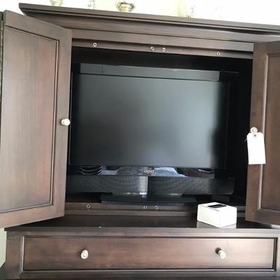 Ethan Allen TV cabinet with drawer $189
43 X 16 X 40"