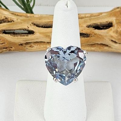  14k White Gold Ring with Large Heart Shaped Blue Topaz - Ring Size 6 - Total Weight 11.7g - Marked 14k