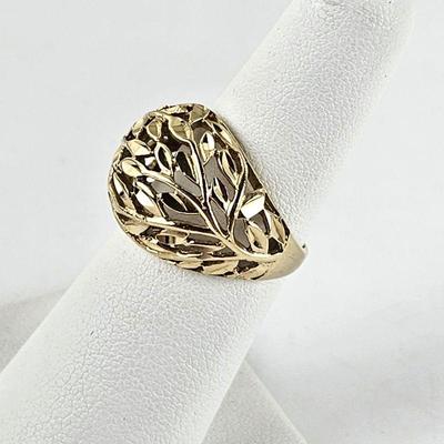 10k Gold Ring with Delicate Domed Leaf Pattern - Ring Size 5.5 - Total Weight 4.2g