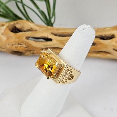 14k Gold Ring with Large Rectangle Yellow Quartz - Ring Size 6 - Total Weight 8.1g - Marked "LR 14k"