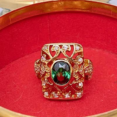 Stunning Gold over Sterling Silver Ring w/ Emerald Green Gemstone & Matching Trinket Box