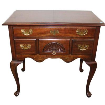 
Lot 344
Harden solid mahogany queen Anne shell carved 4 drawer low boy
