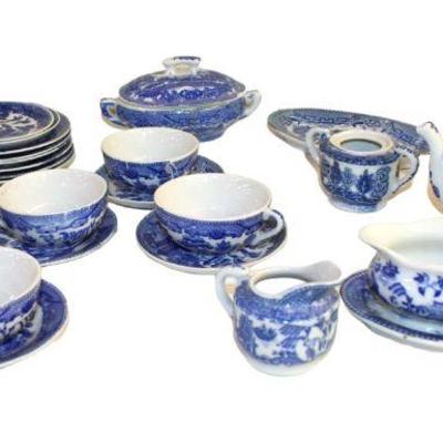 
Lot 280
25pc Vintage Asian blue and white miniature Tea set
