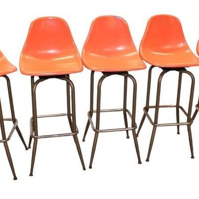 
Lot 315
Set of 5 vintage swivel barstools on chrome base in the retro orange color, chrome has some rust
