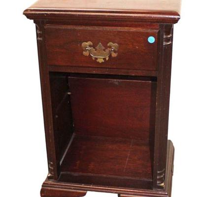 
Lot 343
Vintage solid mahogany 1 drawer nightstand, top has finish loss
