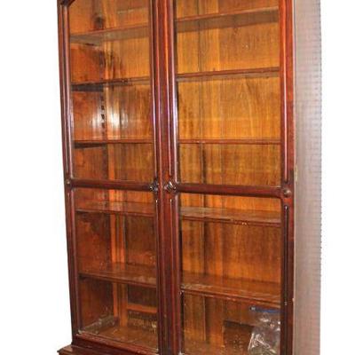 
Lot 339
Nice antique Victorian walnut 2 door 2 drawer bookcase
