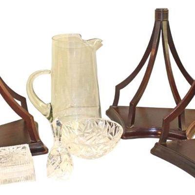 
Lot 282
7pc lot of glassware and (3) mahogany shelves approx. 12" w x 7" d x 12" h
