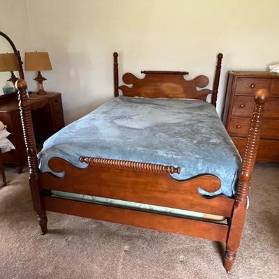 Maple Full size spindle bed $148