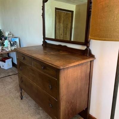 4 drawer Dresser w/mirror $110