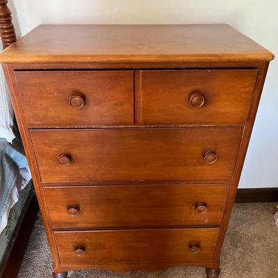 Maple chest of 4 drawers $120