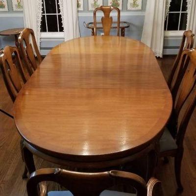 John Stuart Inc Queen Anne Style Oval Dining Room Table