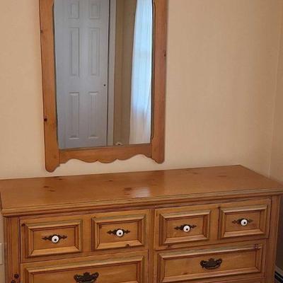 Wooden Dresser with 6 Drawers and Detached Wall Mirror